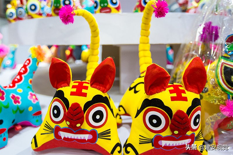 布老虎保平安，黎民百姓每逢喜事送“老虎”，雌雄配对有讲究