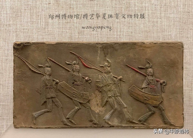 中国古代踢足球,原来古代是这样踢足球的