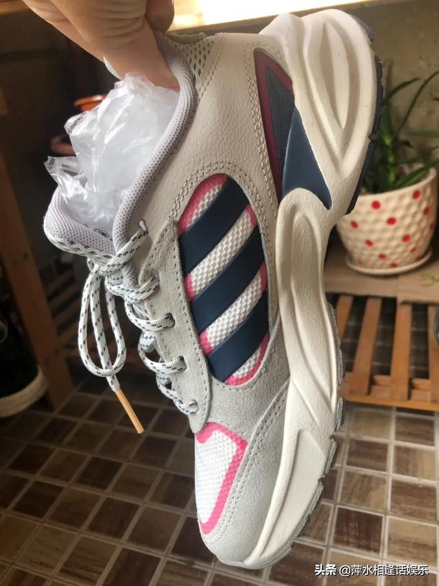 鞋子挤脚教你一招,鞋子挤脚怎么办教学视频