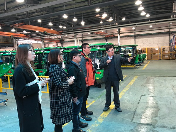 约翰迪尔工厂视频,真正的约翰迪尔拖拉机厂