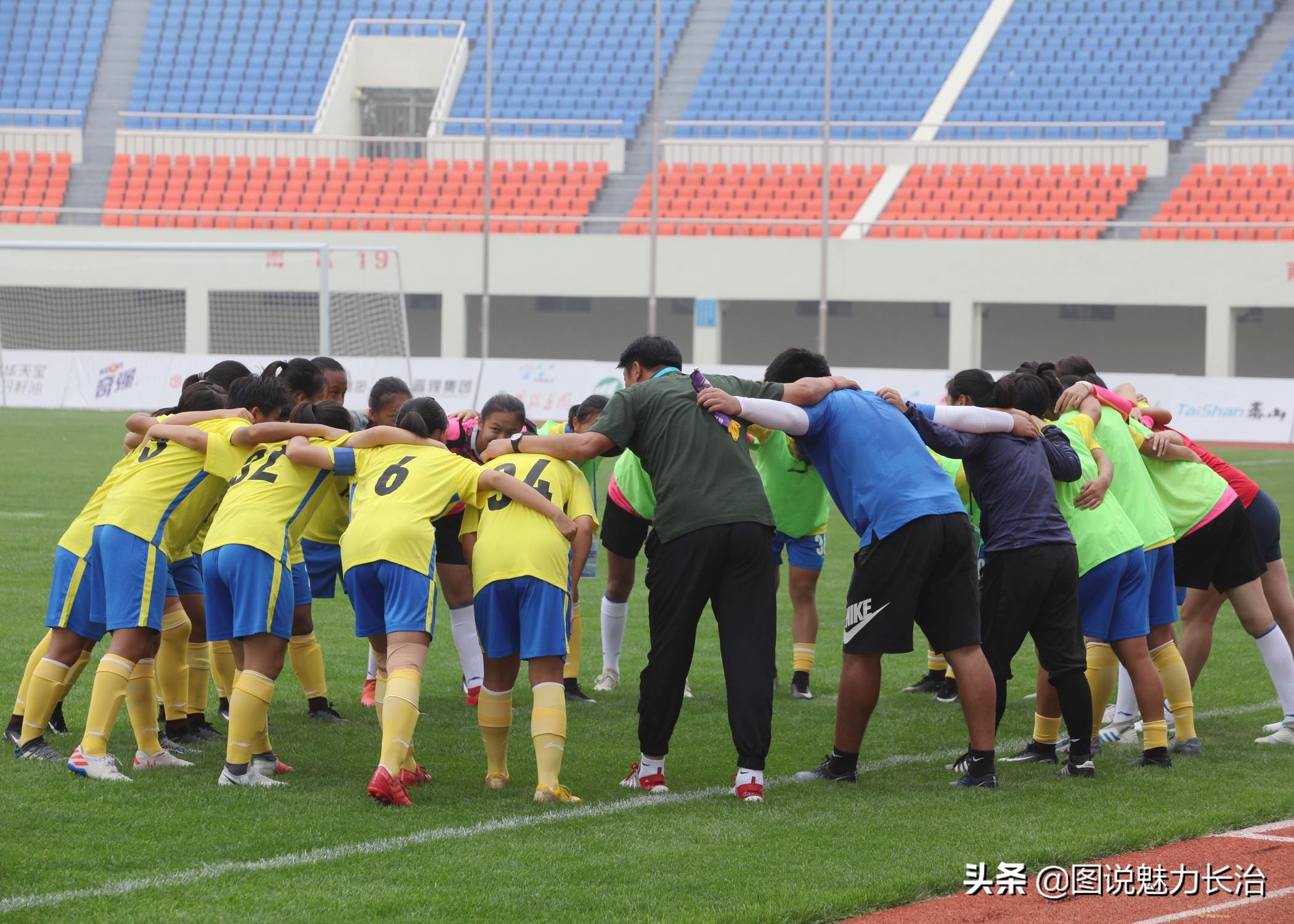 足球球员受伤瞬间,盘点足球比赛上的精彩瞬间