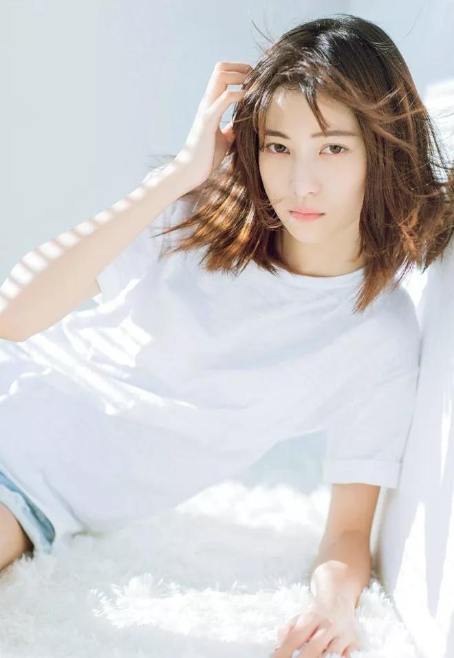 脸大的女生适合什么发型短发,大饼脸短发好打理有气场的发型