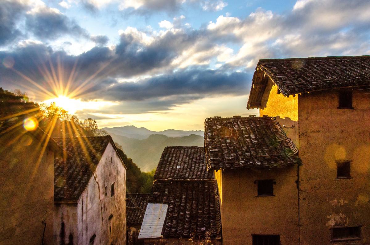 文房四宝产地歙县～盆景徽剧之乡～高山土楼梯田