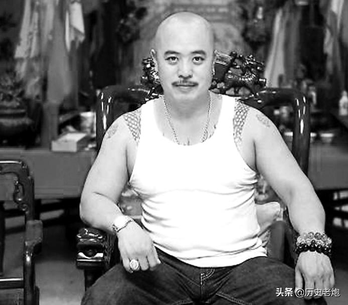 中国第一黑帮，如何对抗美国政府？2万小弟，如何影响政治格局？