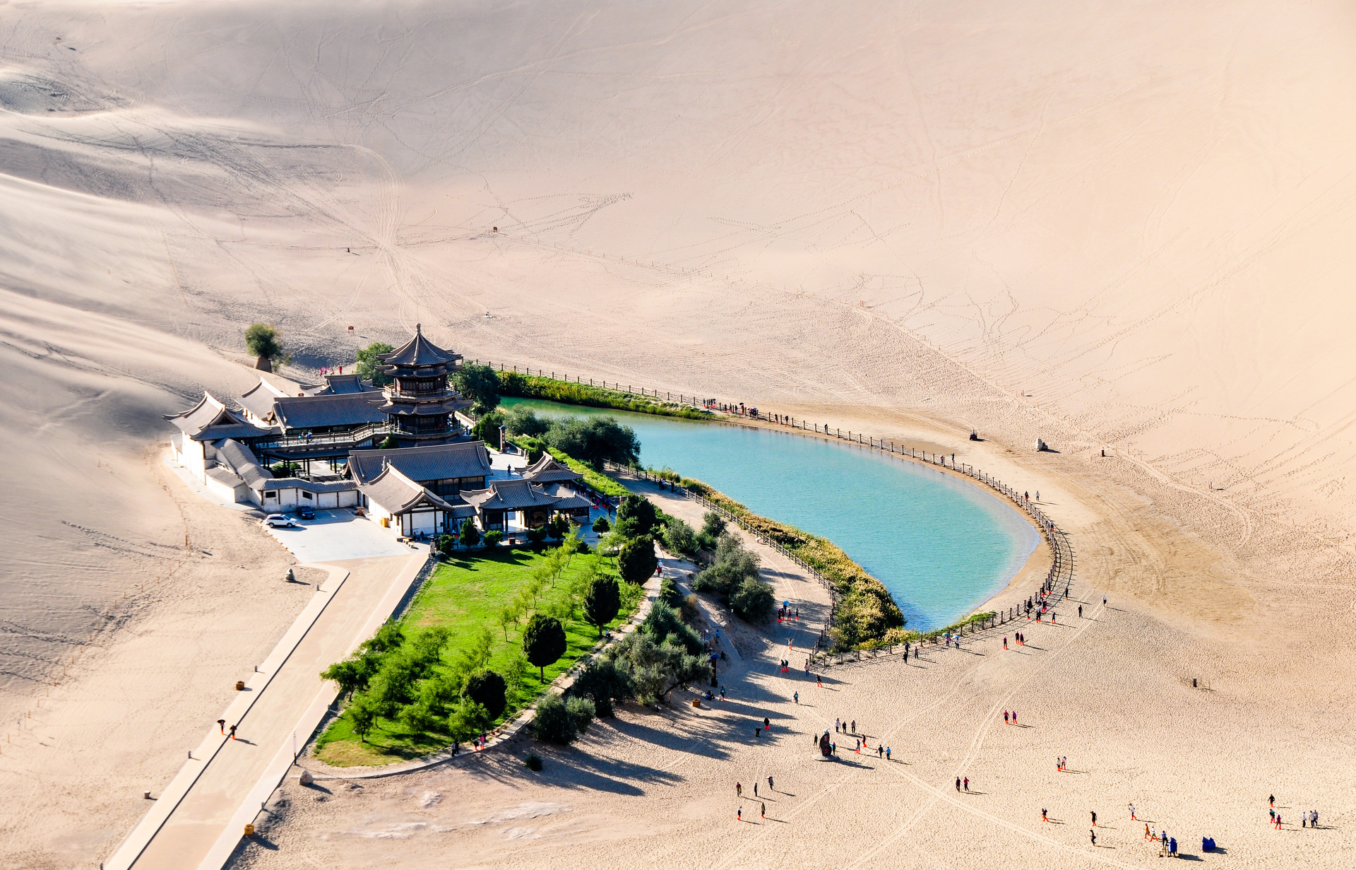 月牙泉沙漠现状,月牙泉为啥被称为沙漠第一泉