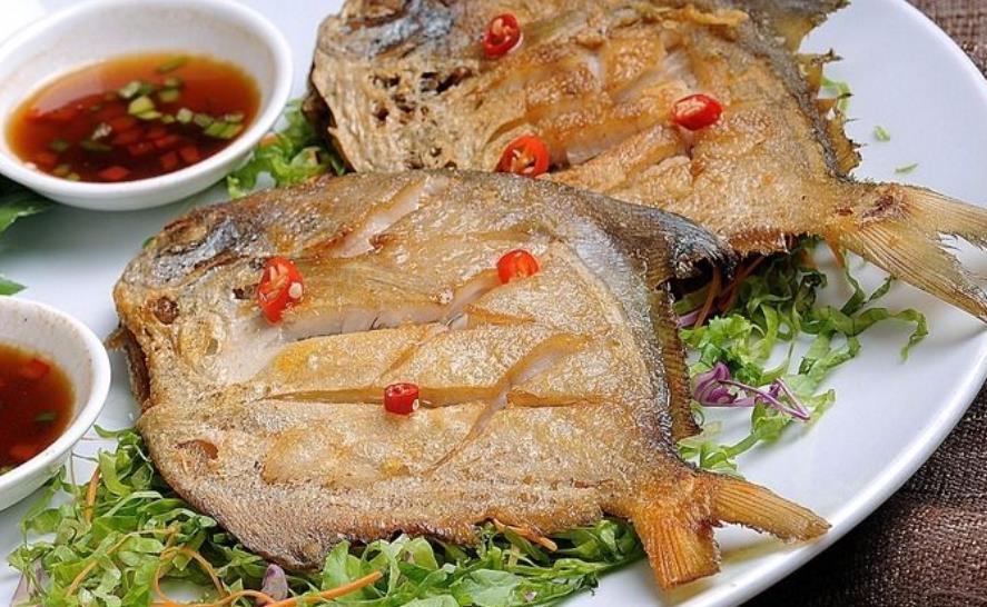 煎鲳鱼不粘铁锅不破皮的正确做法,煎鲳鱼如何不破鱼皮