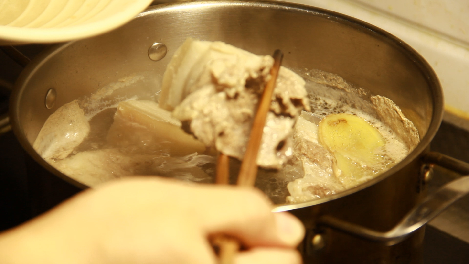 做腐乳为什么不能有油,做腐乳时不放红曲