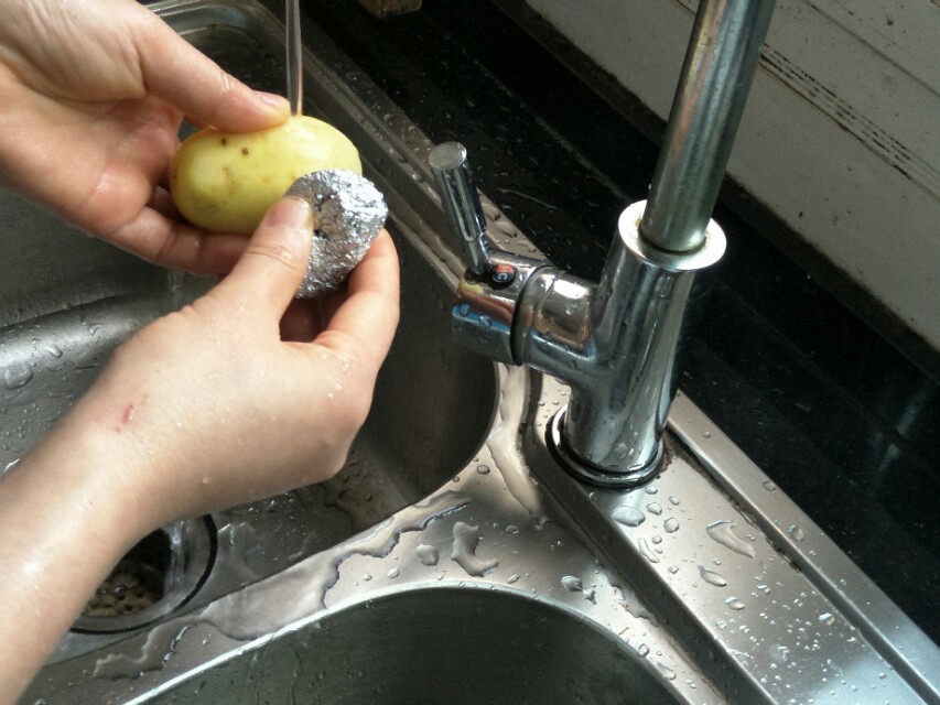 一张纸去土豆皮，削皮刀竟然输给一张纸，快速轻松还不费劲您会吗