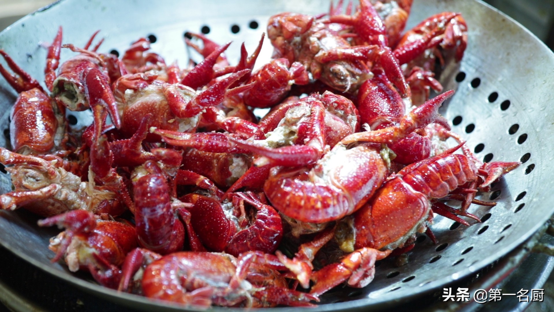做蒜蓉小龙虾蒜香粉放多少,香辣小龙虾蒜蓉小龙虾两种做法