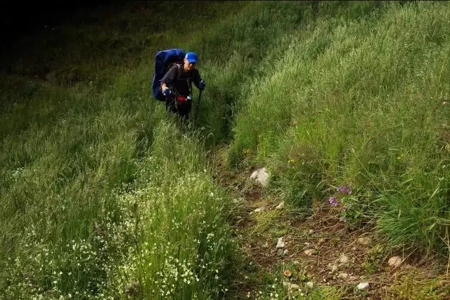 新疆最凶险峡谷路,新疆博格达峰徒步路线