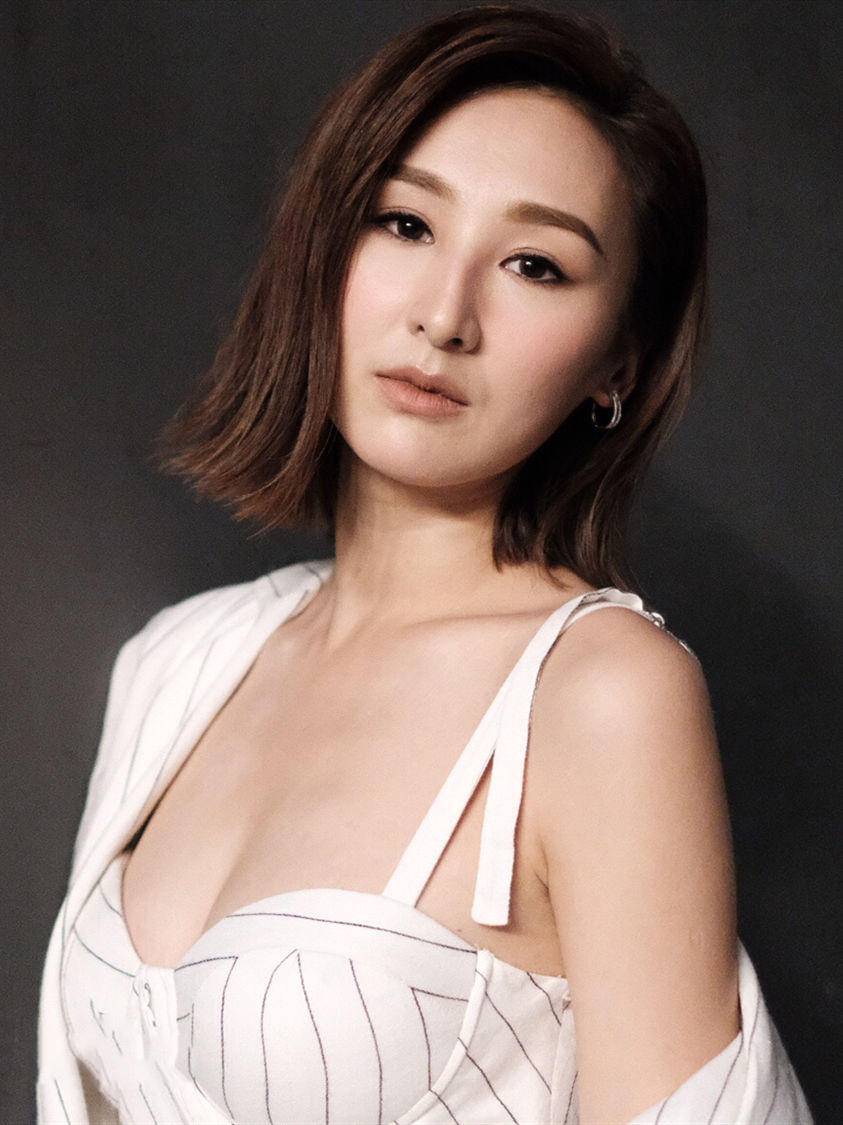 自曝清纯学生照，被网友赞是天生美女，高海宁自曝新剧演货车司机