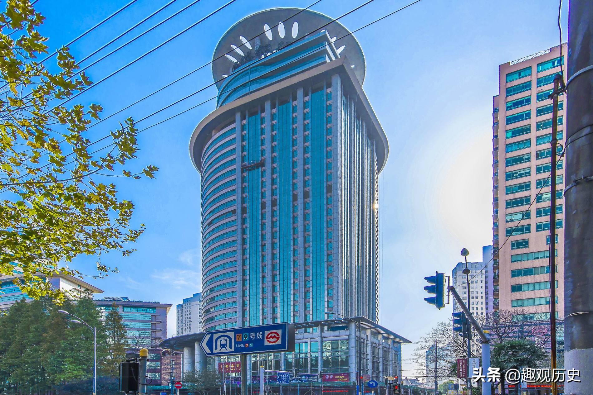 浙商传奇王均瑶：中国民营包机第一人，通过烂尾楼改造净赚1个亿