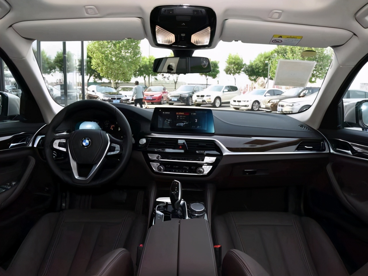 宝马5系开了五年之后内饰,宝马5系开了两年后买什么车