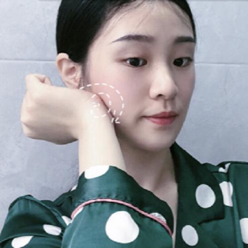 松垮双下巴就靠这4步骤救回来！7天见效瘦脸手法，不必P图修小脸