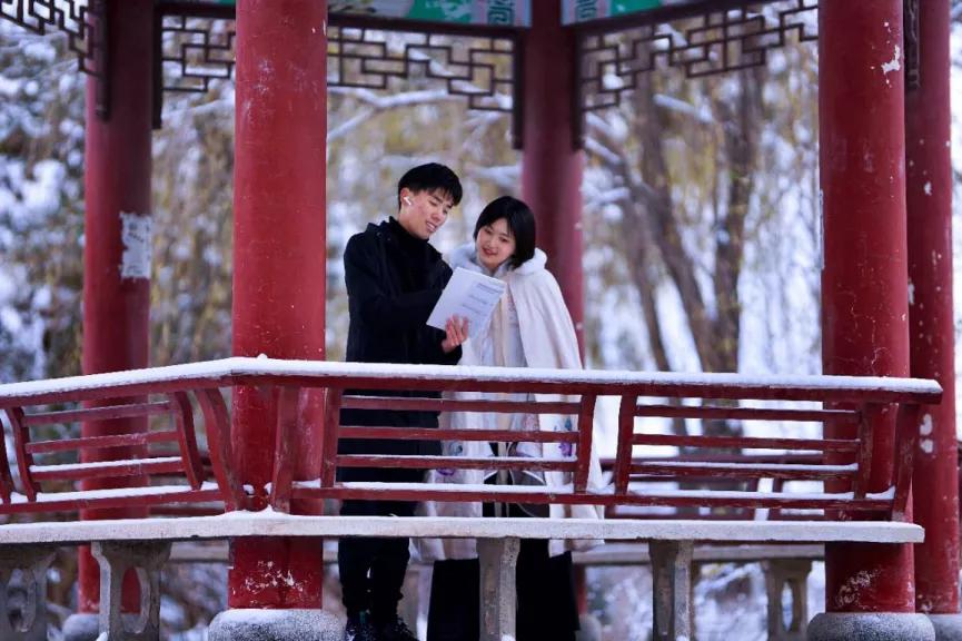 “你在看什么?”“兰大的烟火气”