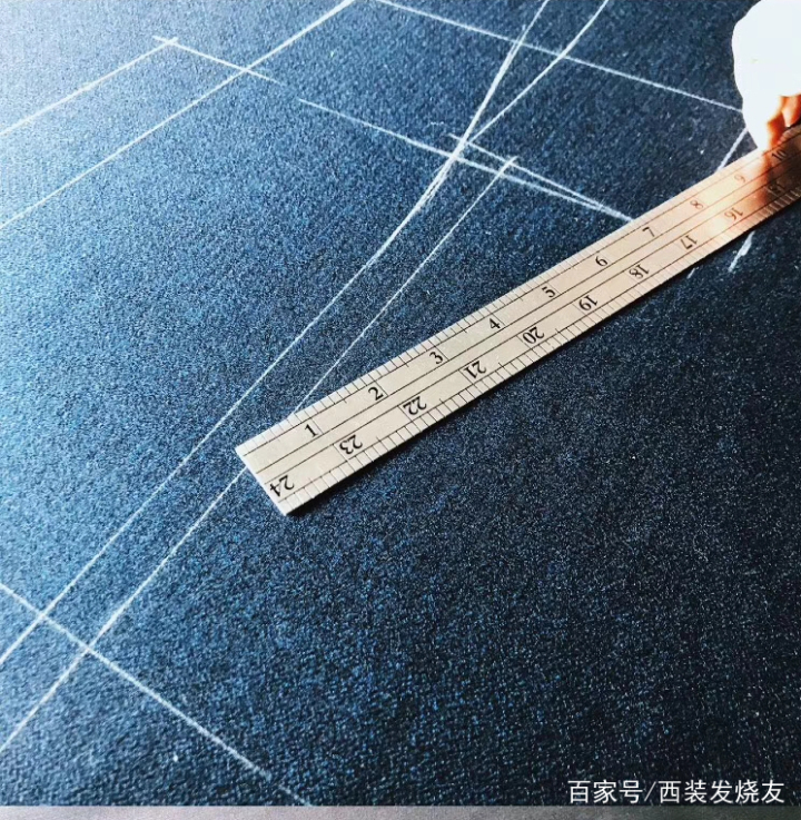 如何辨别西装面料的档次,怎么辨别西装高定