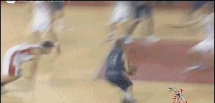 街球大神教授单挑球霸,街球教授晃人技巧