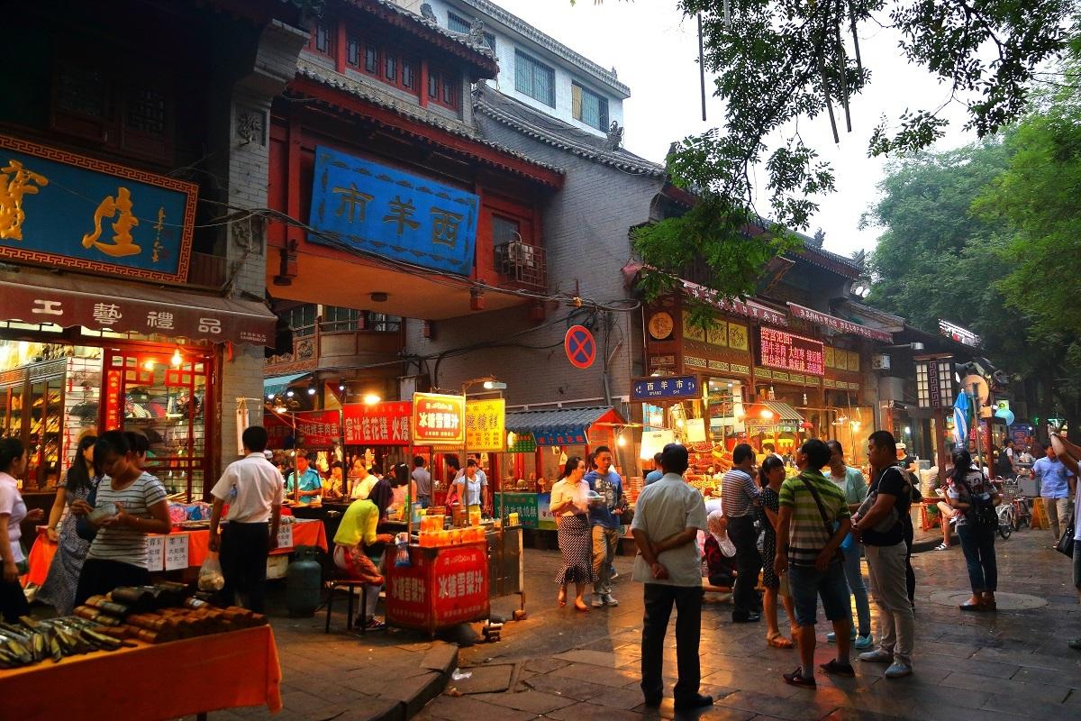 国内十条著名小吃街你都去吃过吗,这才是本地人经常去的正宗小吃街