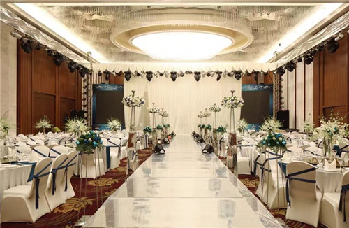 婚礼先找婚庆还是先订酒店,举行婚礼是先看酒店还是婚礼策划