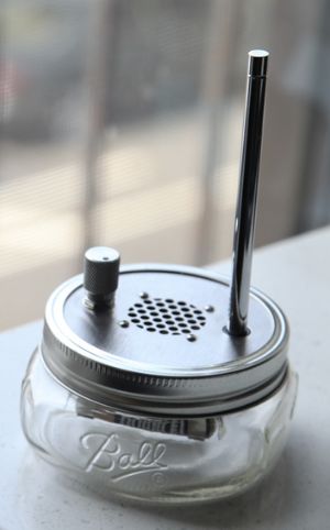 将电台频率固定在玻璃罐子中，这样的收音机是怎样研发和定价的？