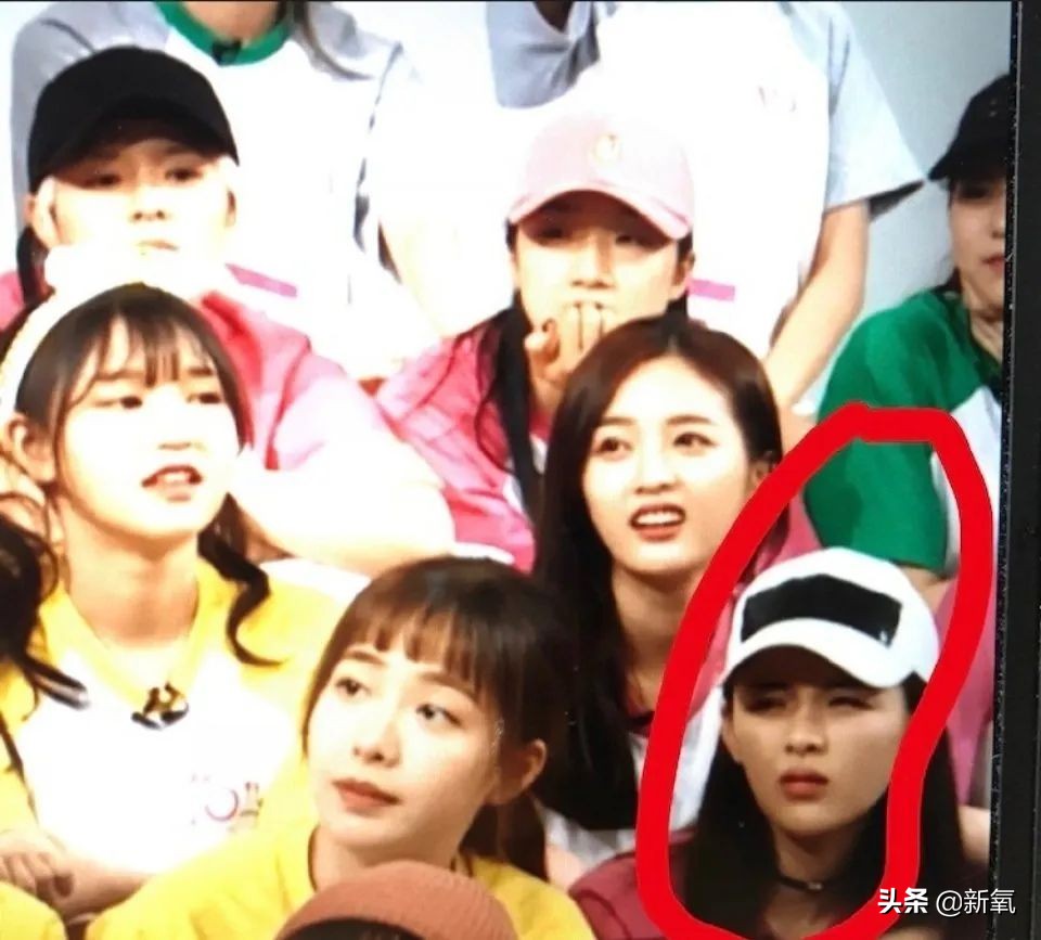 杨超越的眼睛大而无神,杨超越眼神空洞