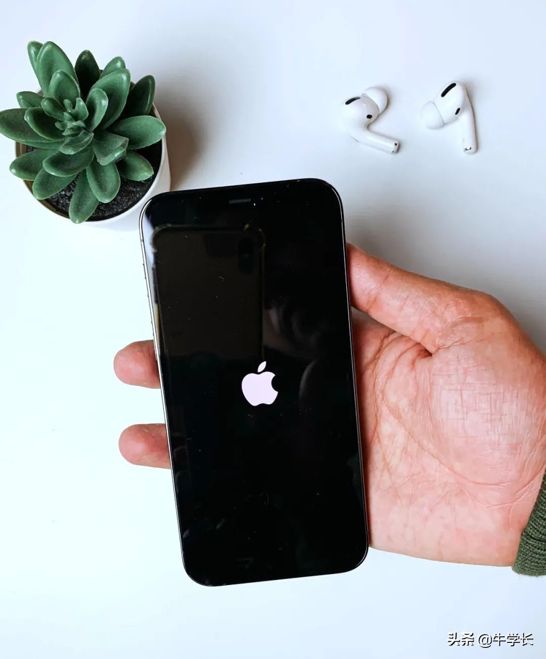 iphone内存满了开机一直白苹果,iphone12白苹果开不开机