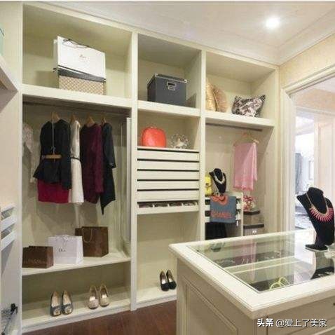 美式衣帽间装修效果图大全,主卧衣帽间美式轻奢装修效果图