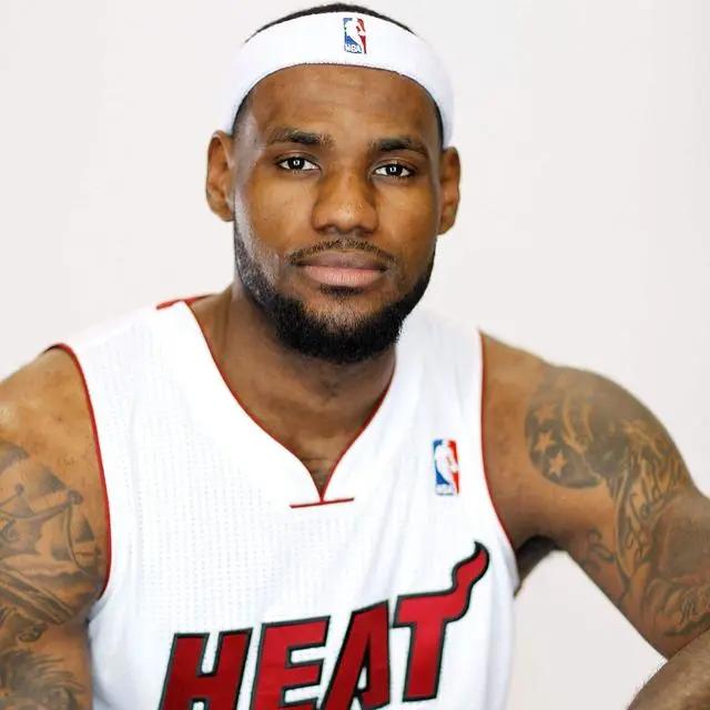 nba球员篮球装备,nba球员穿的球服一般多少钱