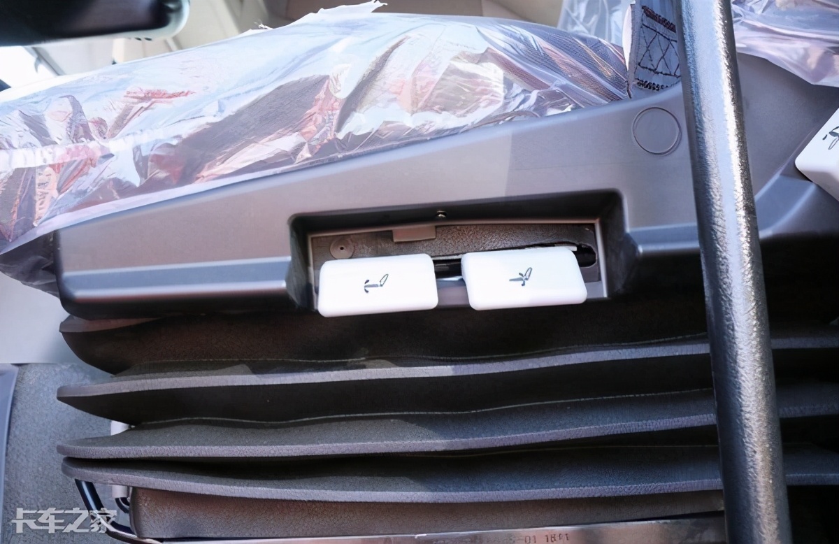 北奔重卡牵引车自重多少斤,北奔v3重载版前四后八自卸车