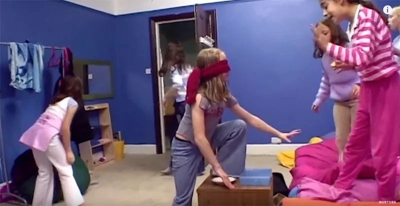 没有大人管的小孩子,没有大人管的孩子