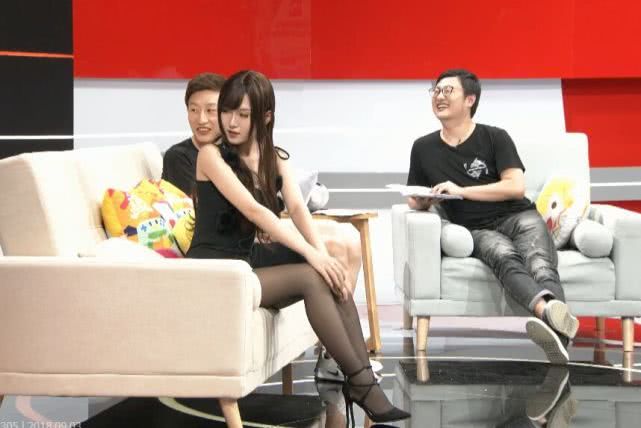 电竞比赛成女主播秀“大长腿”的平台,这种现象该不该治理?