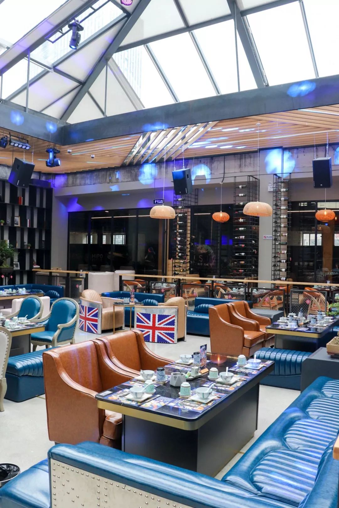 清远地标级KTV，坐拥网红时光隧道，还把热带雨林搬了过来