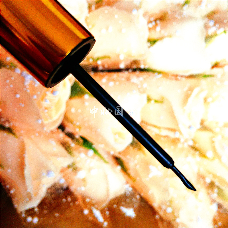 你的第一支眼线笔是什么牌子的？美人鱼眼线液笔：几十年零差评