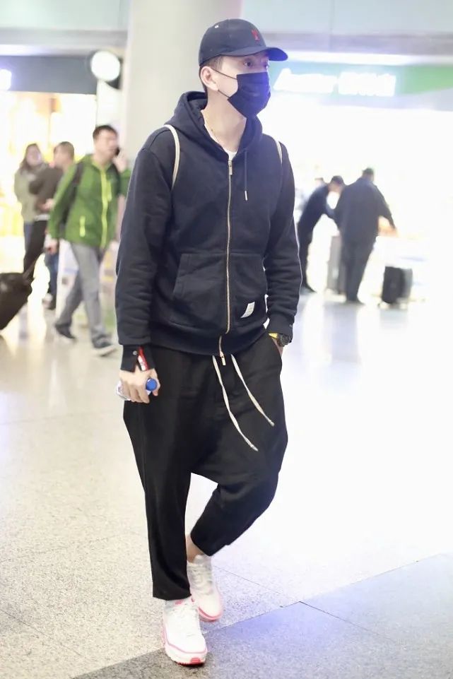 鐜嬪ぇ闄哸j1澶瑰厠,妫掔悆鏈嶆惌閰峚j1鏈夊濂界湅