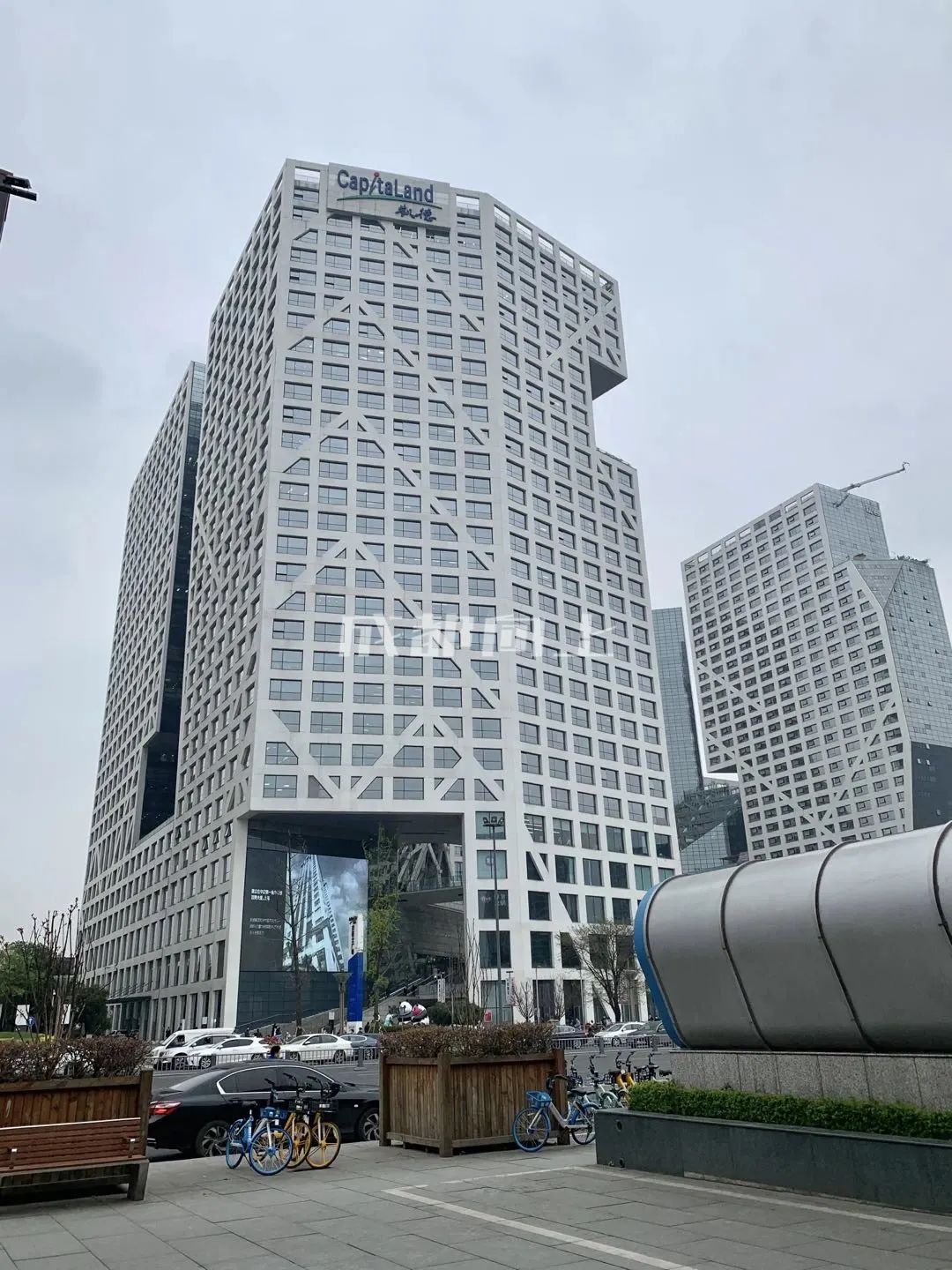 如何让成都变东京？网友：大LOGO收敛点