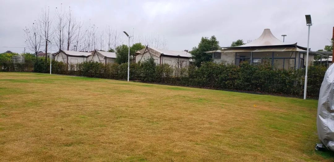 不靠娱乐设施、不接待散客、不主动宣传，这个庄园依然被引爆