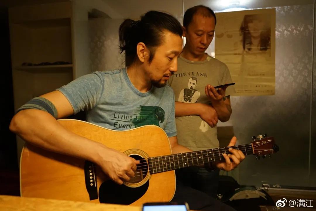 春见满江红,又见贺兰满江红