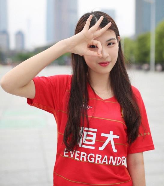 郑智成为恒大新掌舵人,广州恒大老队长郑智怎样