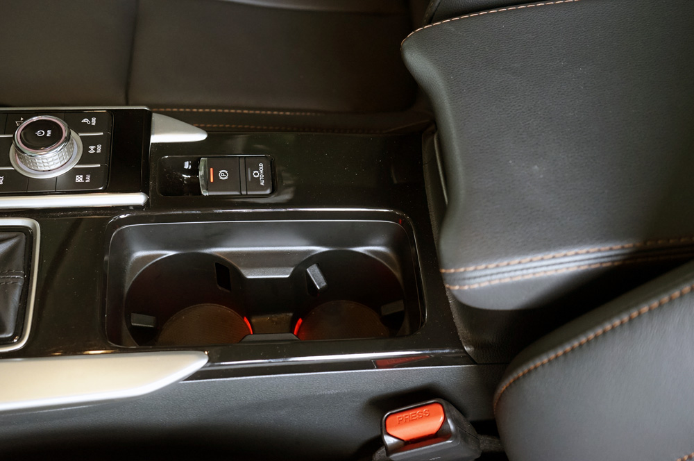 广汽三菱欧蓝德2.4四驱五座咋样,广汽三菱欧蓝德2.4五座顶配四驱