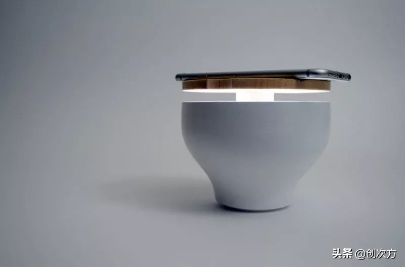 通过手机调节台灯亮度,能与手机连接控制亮度的台灯