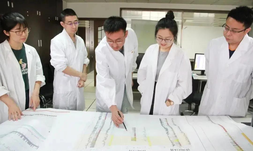 热搜1.9亿的“菠萝的海”，其实还产油