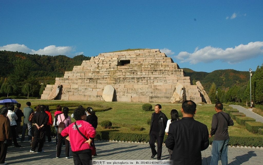 集安市东方金字塔图片,吉林七座金字塔