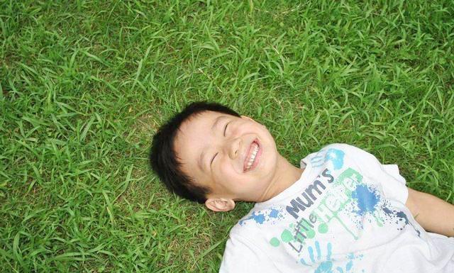 6岁小孩半夜说耳朵疼有什么办法,四岁孩子半夜说耳朵痛去哪个科