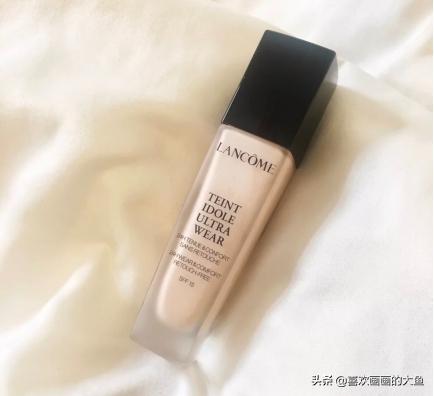 阿玛尼和兰蔻粉底液哪个适合油皮,兰蔻雅诗兰黛阿玛尼粉底液哪个好