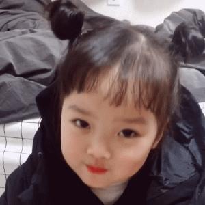 那些经典表情包的萌娃都长大了,萌娃表情包可爱的人要放在心里