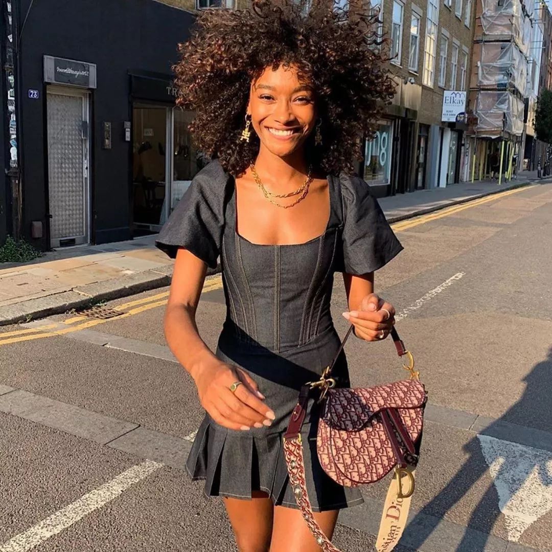 bella服装设计师跨界艺术家,bella都喜欢的工装裤