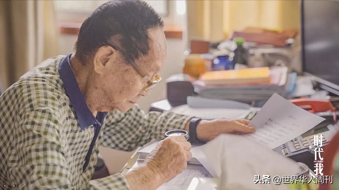 老人哭泣送别袁隆平,夫人泪目送别袁隆平