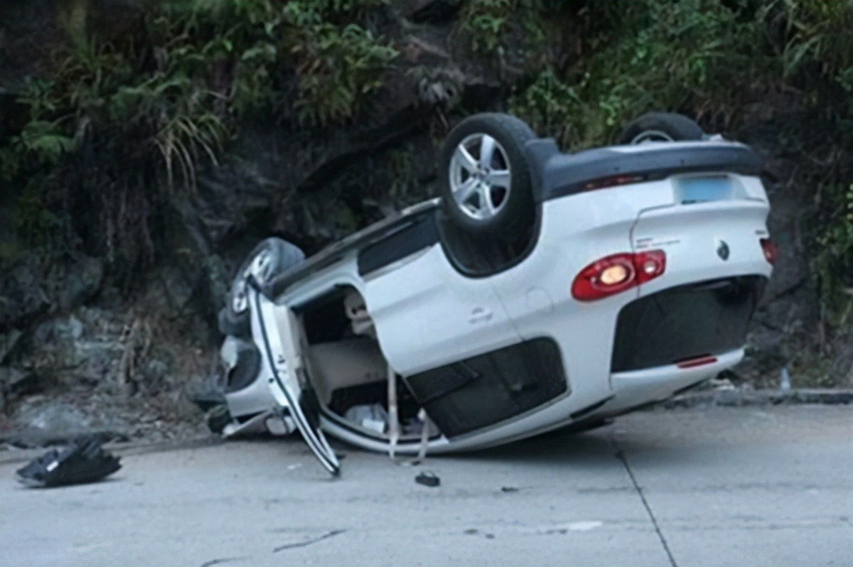 刹车失灵用手刹能刹住车吗,下坡刹车失灵为什么不能拉手刹