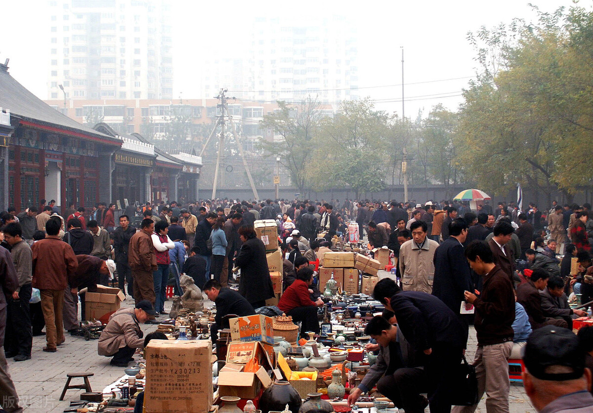 那年那月逛潘家园旧货市场，疯狂买老相机和摄影书刊
