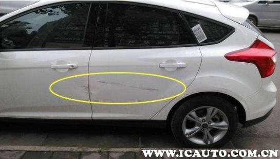 白色车轻微蹭了怎么消除划痕,划痕露白色底漆